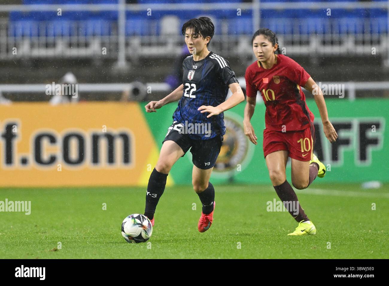 (L-R) Hana Shimada (JPN), Yanwen Wang (CHN), JULY 16, 2025 - Football ...