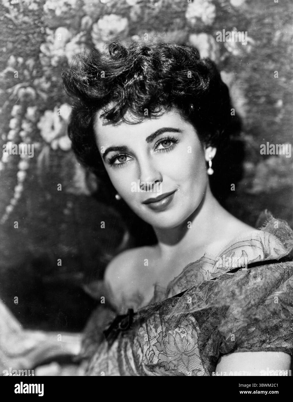 Elizabeth Taylor 直筆サインと白黒ポートレート写真 Black and White
