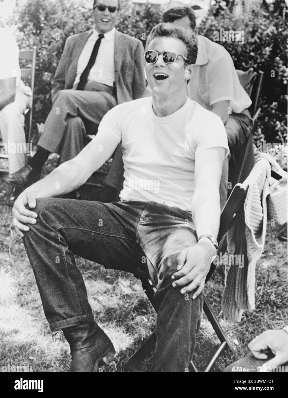 James dean white t shirt hi-res stock photography and images Alamy