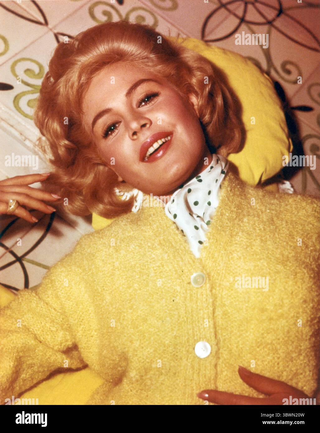 sandra dee grease yellow dress portrait hi-res stock photography and images tag::active