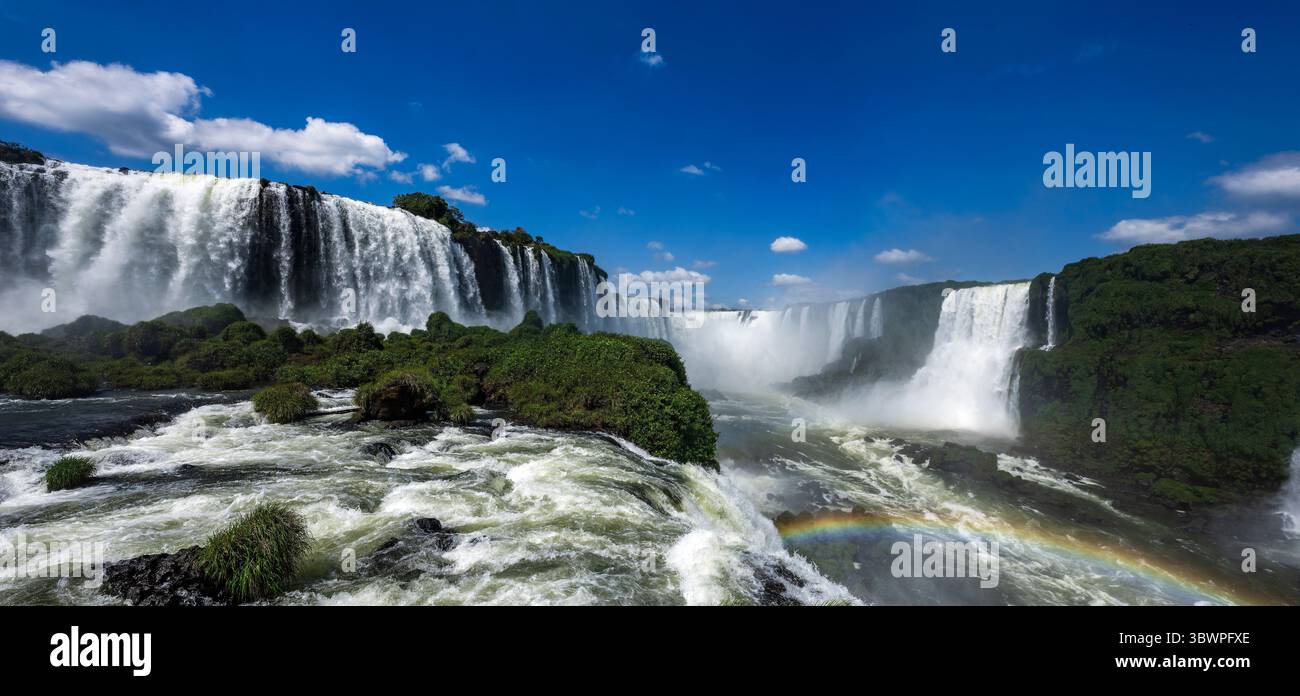 Fall Between The Iguazu falls between Argentina, Brazil and Paraguay Stock Photo - Alamy