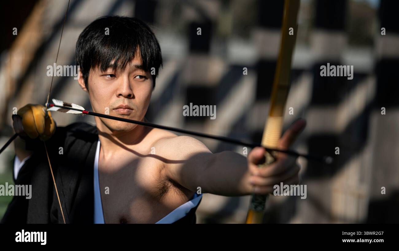 Japanese traditional kyudo archery hi-res stock photography and images ...