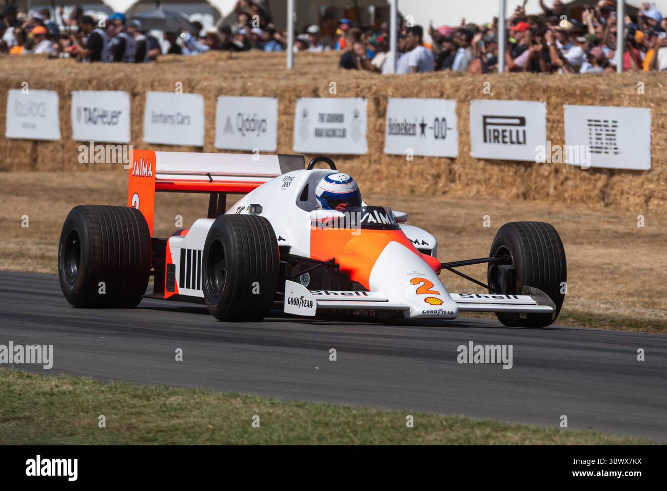 Photo Ancienne Course Auto – Alain Prost Sur McLaren MP4/2 – Photographie Vintage F1 – Époque 1900s