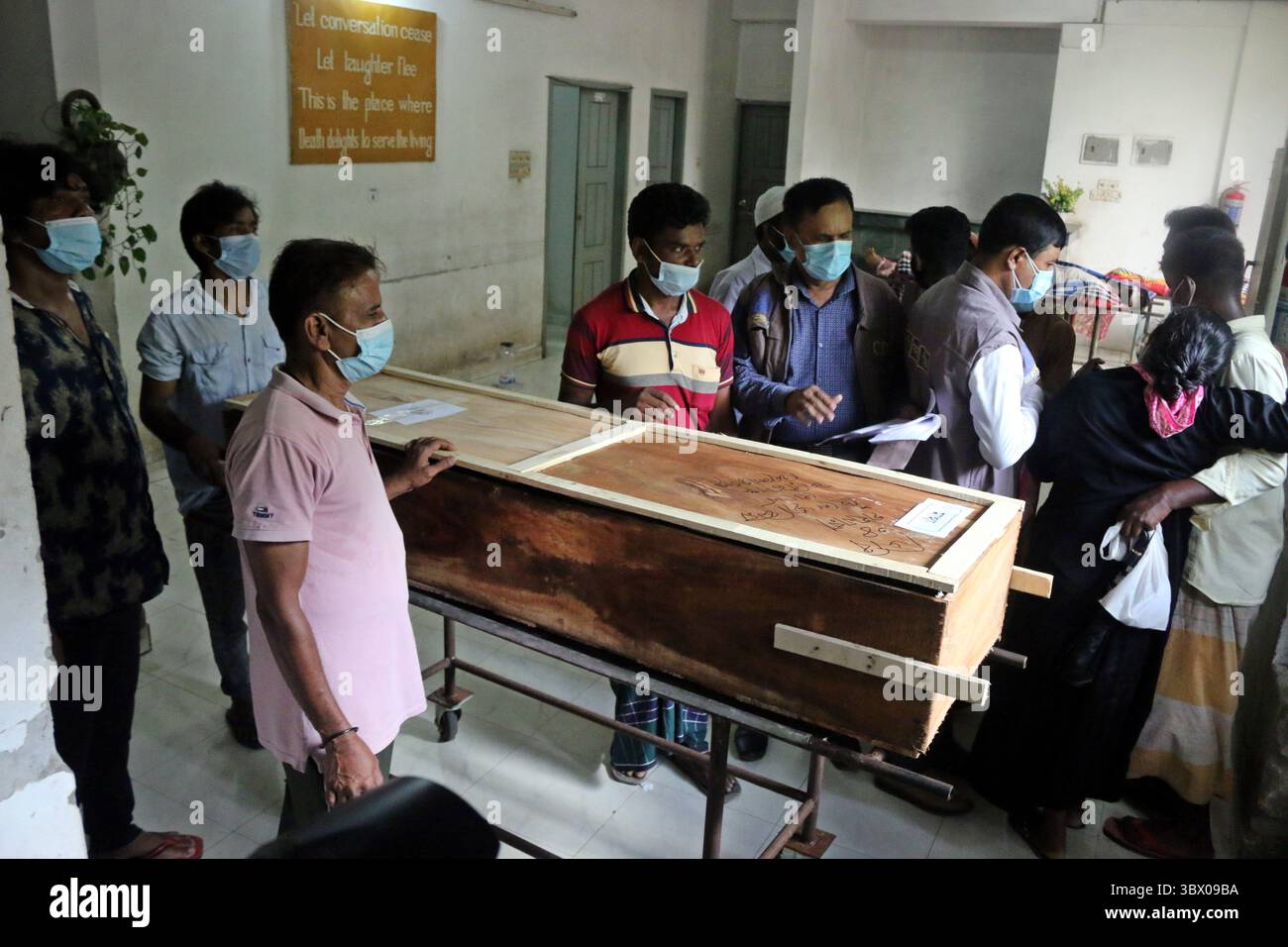 August 04, 2021, Dhaka, Bangladesh: After making DNA profiling of the corpses, the bodies of Shejan Juice Factory fire victims are being readied for handing over to the relatives at Dhaka Medical College and Hospital, from today. Wailing parents and relatives have gathered at the DMCH morgue area to receive the bodies of their children and loved ones who died in a factory fire on July 8 at Rupganj of Narayanganj. (Credit Image: © Habibur Rahman/ZUMA Press Wire Service) Stock Photo