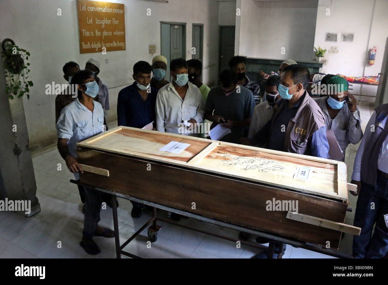 August 04, 2021, Dhaka, Bangladesh: After making DNA profiling of the corpses, the bodies of Shejan Juice Factory fire victims are being readied for handing over to the relatives at Dhaka Medical College and Hospital, from today. Wailing parents and relatives have gathered at the DMCH morgue area to receive the bodies of their children and loved ones who died in a factory fire on July 8 at Rupganj of Narayanganj. (Credit Image: © Habibur Rahman/ZUMA Press Wire Service) Stock Photo