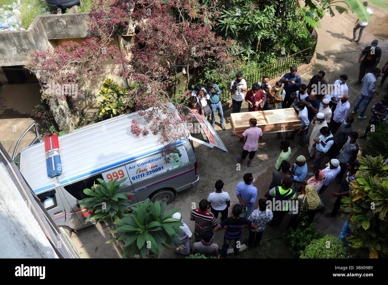 August 04, 2021, Dhaka, Bangladesh: After making DNA profiling of the corpses, the bodies of Shejan Juice Factory fire victims are being readied for handing over to the relatives at Dhaka Medical College and Hospital, from today. Wailing parents and relatives have gathered at the DMCH morgue area to receive the bodies of their children and loved ones who died in a factory fire on July 8 at Rupganj of Narayanganj. (Credit Image: © Habibur Rahman/ZUMA Press Wire Service) Stock Photo