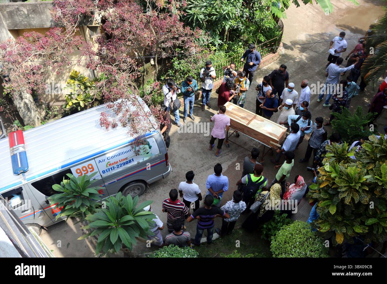 August 04, 2021, Dhaka, Bangladesh: After making DNA profiling of the corpses, the bodies of Shejan Juice Factory fire victims are being readied for handing over to the relatives at Dhaka Medical College and Hospital, from today. Wailing parents and relatives have gathered at the DMCH morgue area to receive the bodies of their children and loved ones who died in a factory fire on July 8 at Rupganj of Narayanganj. (Credit Image: © Habibur Rahman/ZUMA Press Wire Service) Stock Photo