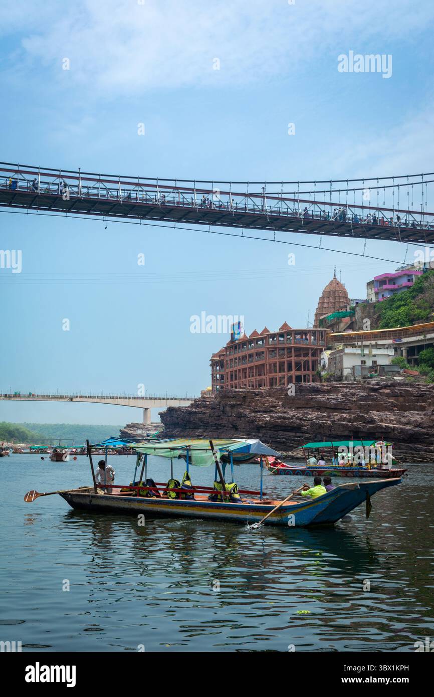 KHANDWA, MADHYA PRADESH, INDIA - JUNE 07, 2025: View of omkareshwar temple and narmada river. Stock Photo