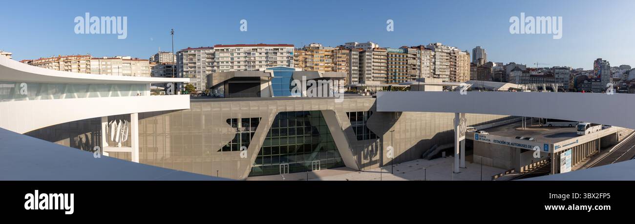 El ascensor HALO de Vigo muestra la innovación urbana, movilidad sostenible y arquitectura contemporánea en un entorno urbano costero. España Stock Photo