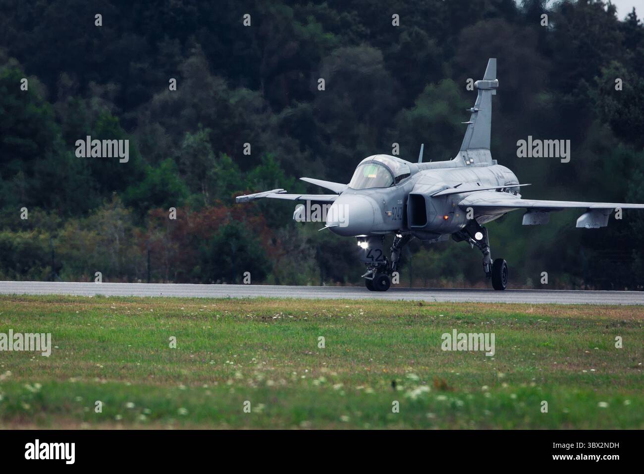 Fighter jet takeoff hi-res stock photography and images - Alamy