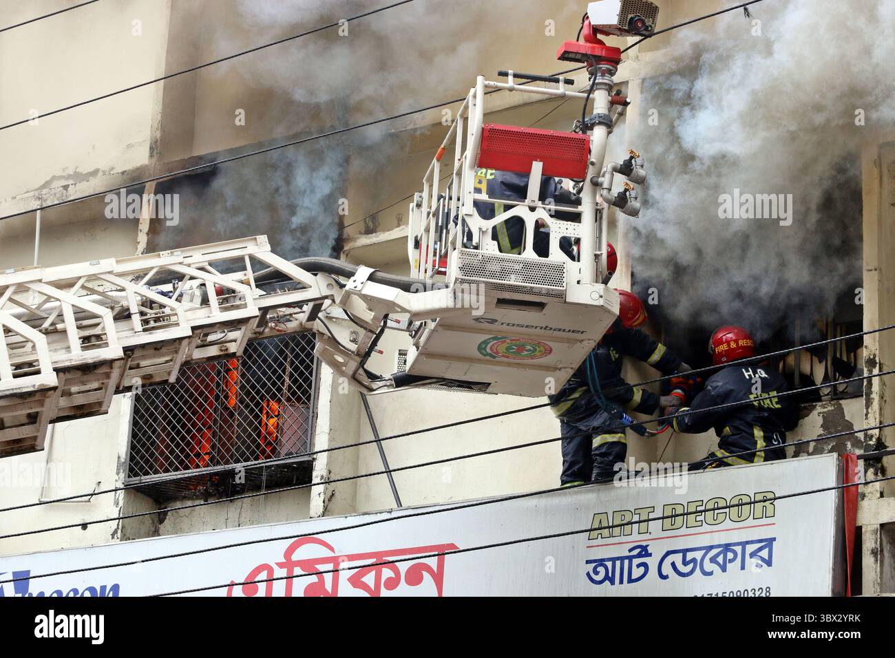 August 21, 2021 - Dhaka, Bangladesh - Firefighters have tamed a fire ...