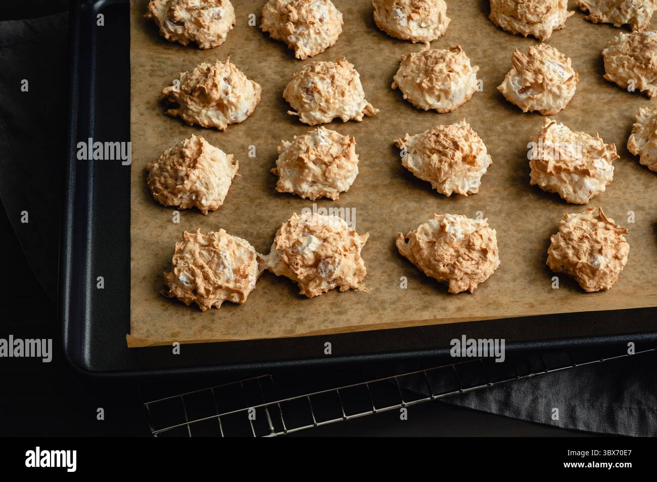 Macaroons Pan Cooling freshly baked coconut hi-res stock photography and images - Alamy