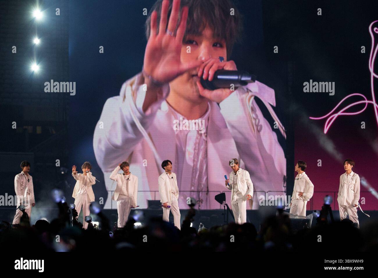 K pop bts 2019 hi-res stock photography and images - Alamy