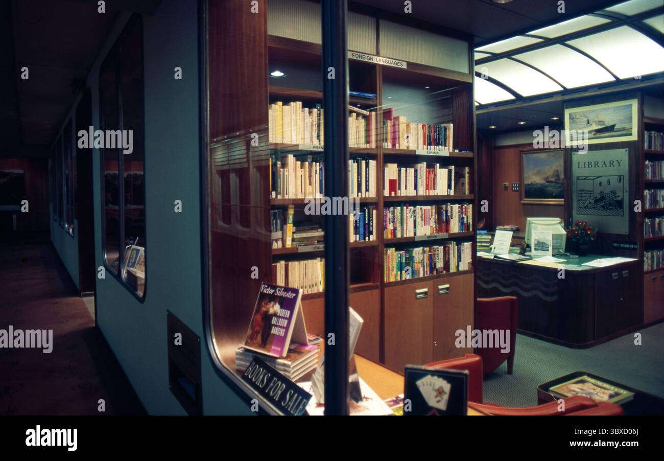 British library interior reading room hi-res stock photography and ...
