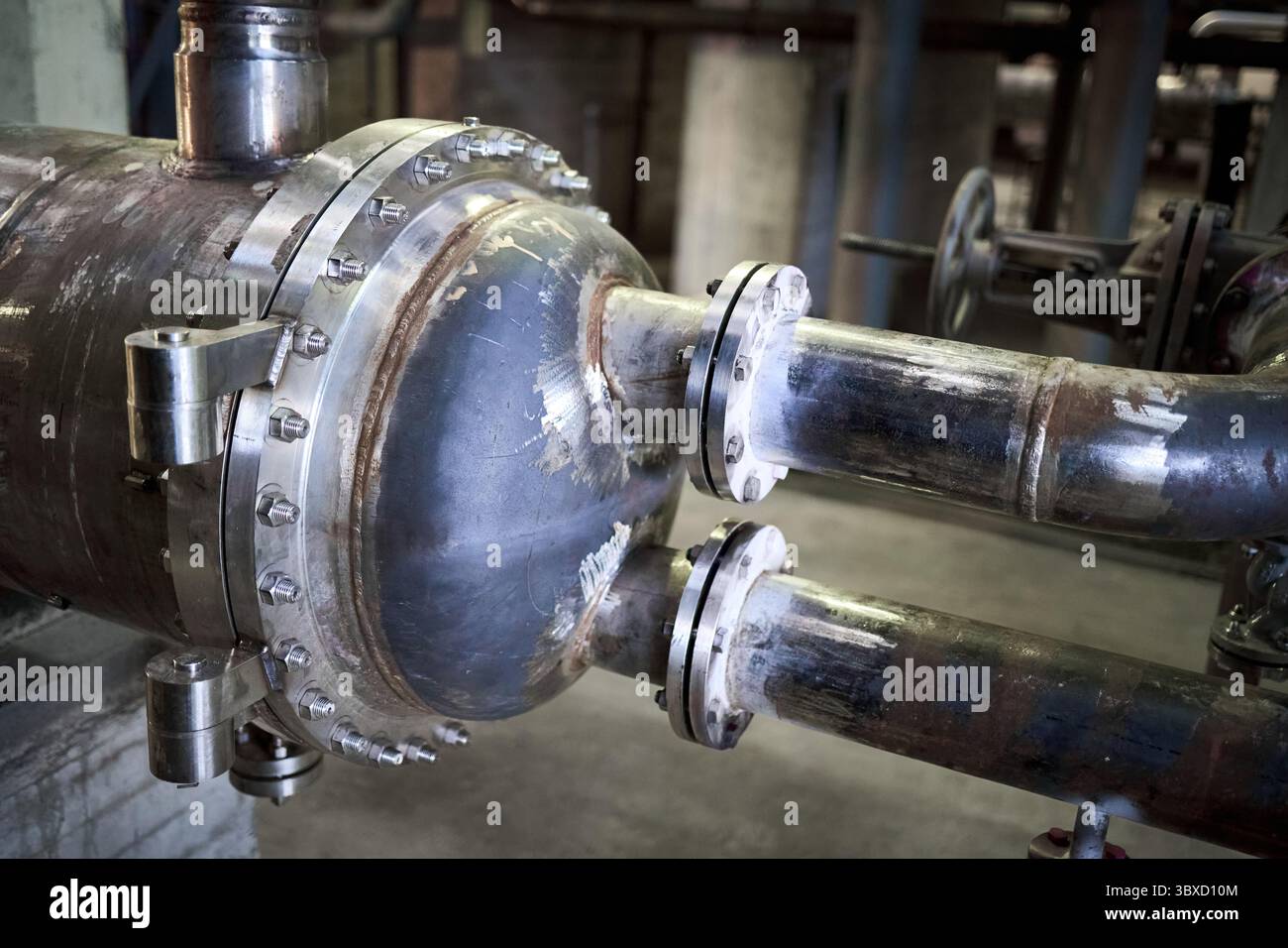 Industrial refinery two pass heat exchanger chiller with inlet and ...