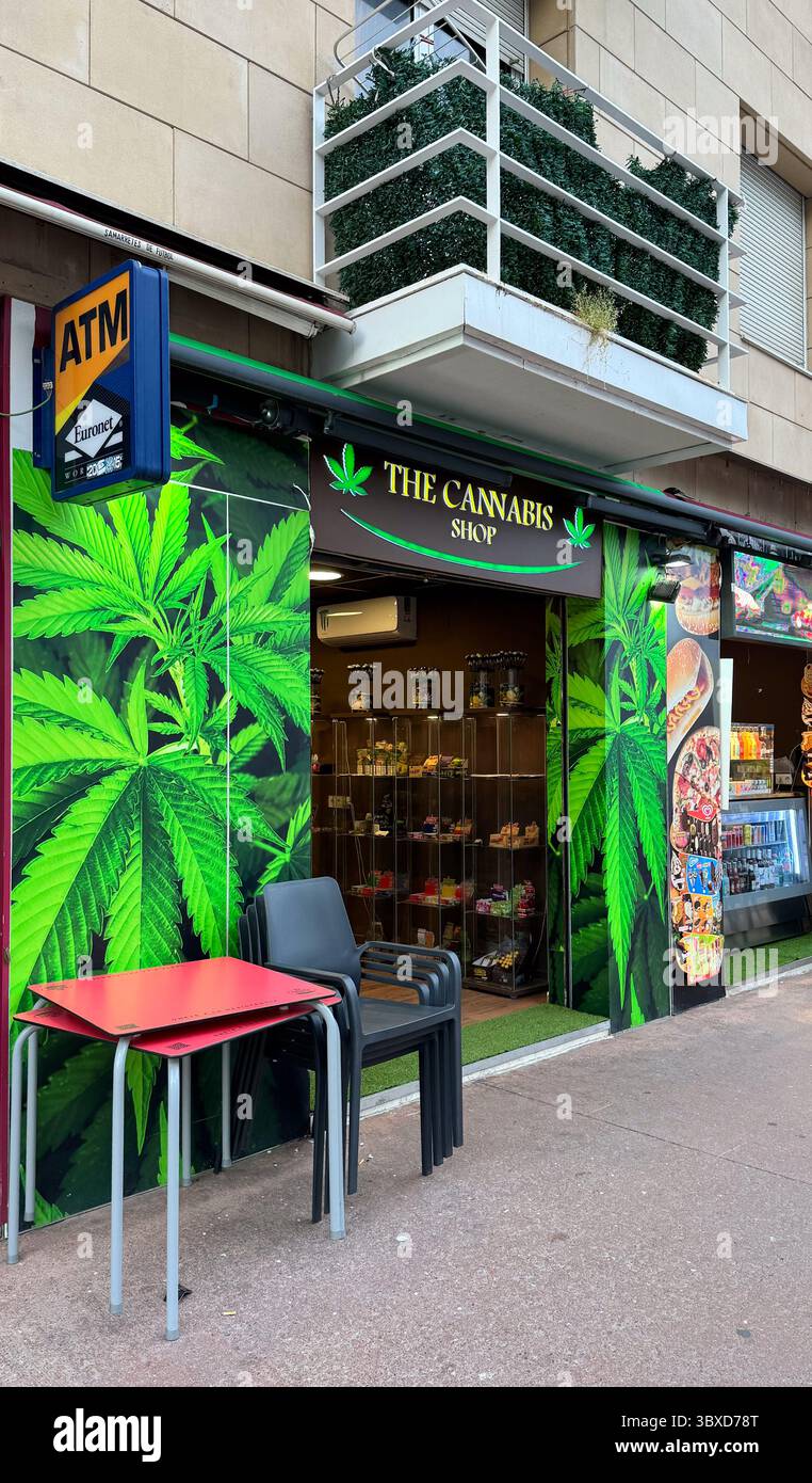 Cannabis retail hi-res stock photography and images - Alamy
