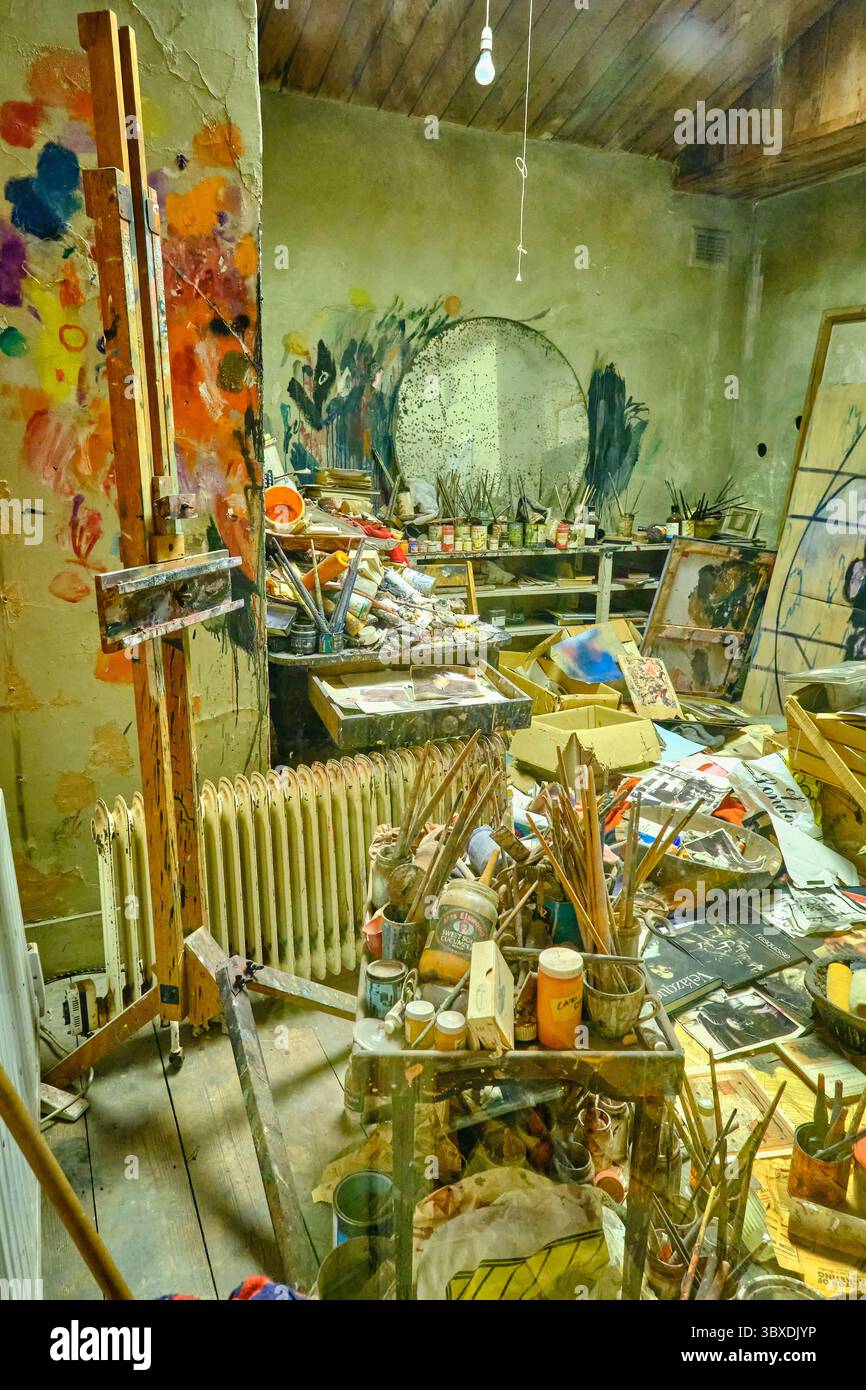 Francis Bacin’s STUDIO Francis Bacon's Studio and Home - Atlas Obscura