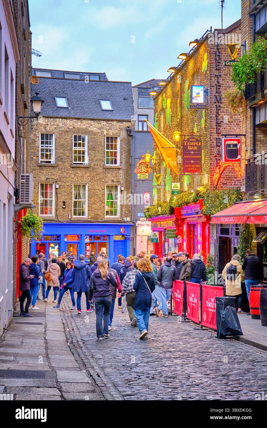 The Temple Bar, an iconic bar in the old town. Dublin, Republic of Ireland Stock Photo