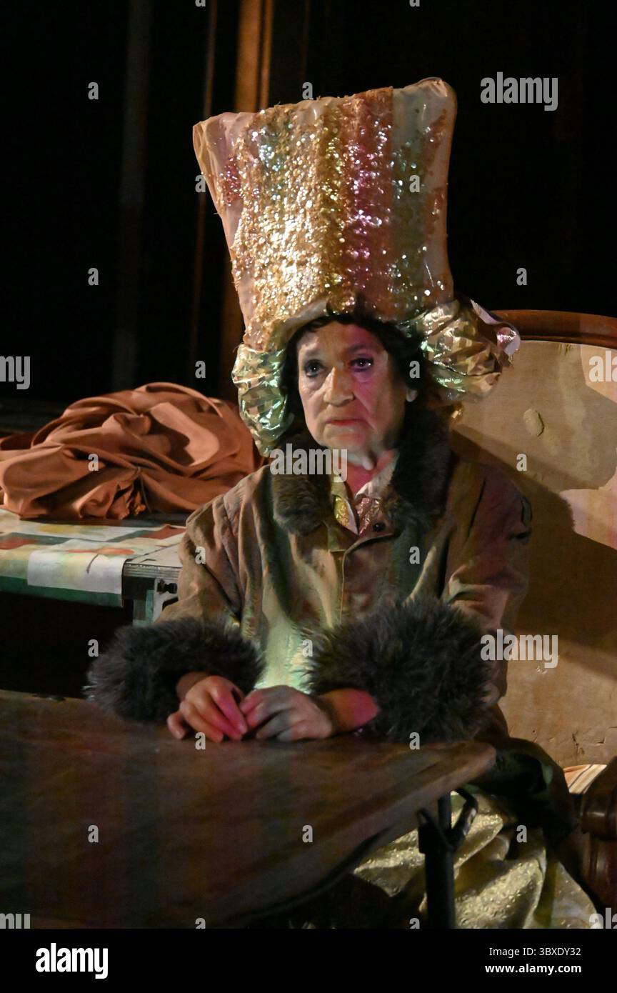 The Festival d'Avignon 'IN', 2025 ITEM, play by François Tanguy - Théâtre du Radeau performed at the Gymnase of the Lycée Mistral, on 6 July 2025    With Frode Bjørnstad, Laurence Chable, Martine Dupé, Erik Gerken, Vincent Joly credit:Jacky Godard/Photo12 Stock Photo