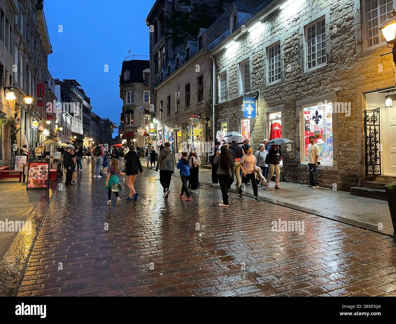 flowers-adorn-the-sidewalk-caf-in-the-historic-old-montreal