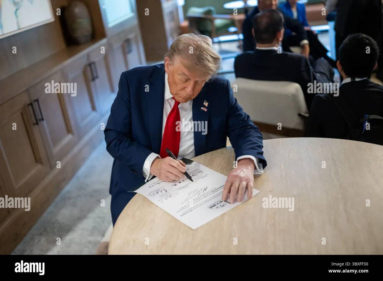 Donald j trump signature hi-res stock photography and images - Alamy
