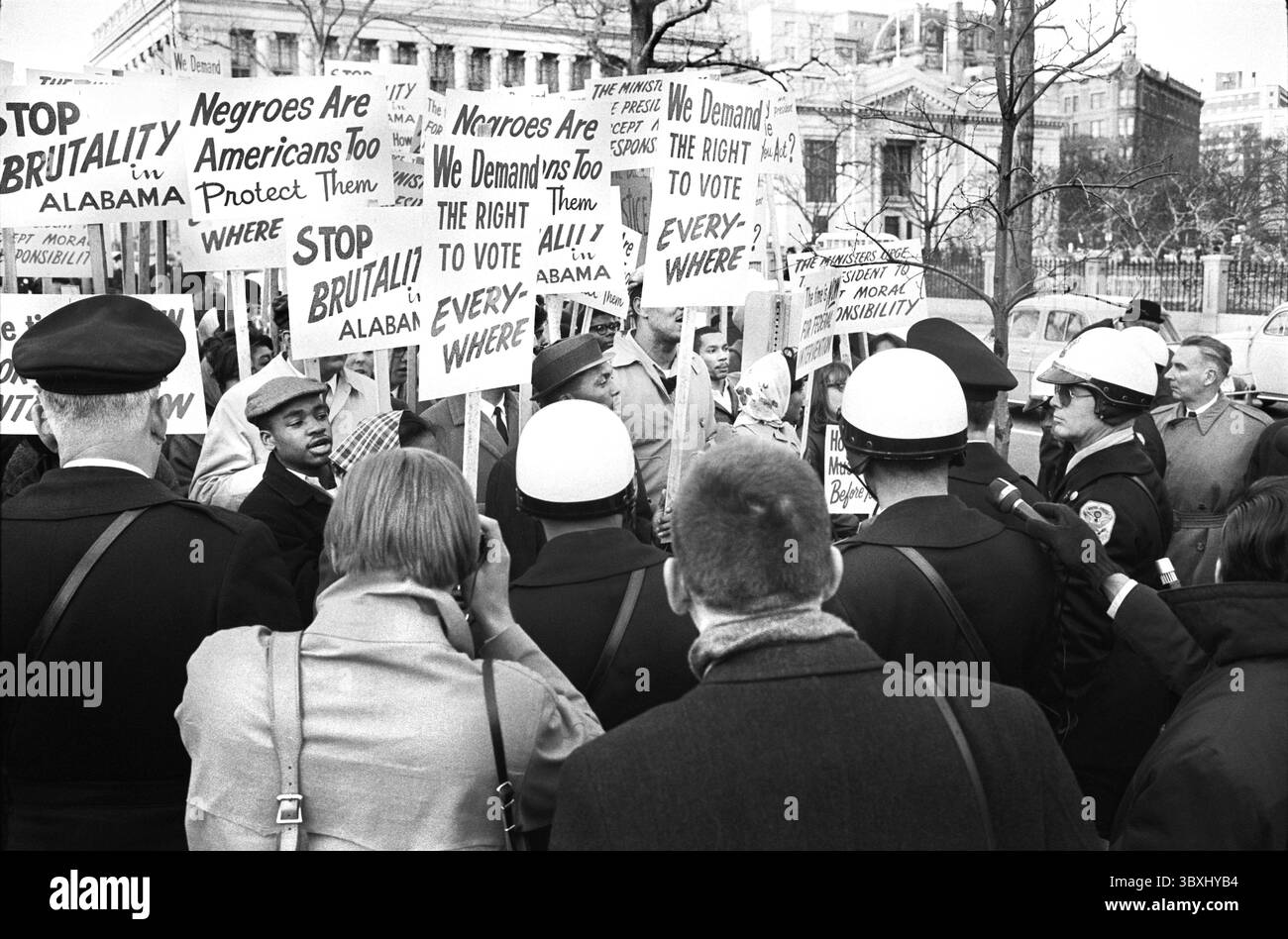 1960s cops usa Black and White Stock Photos & Images - Alamy