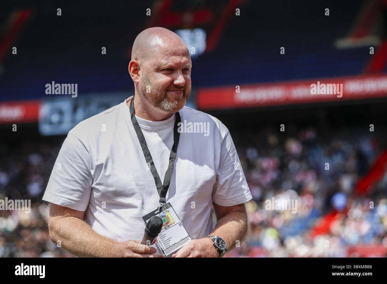 Dimitri Metgod reflects on his first season as Feyenoord stadium announcer Dimitri Metgod reflects on his first season as Feyenoord stadium announcer