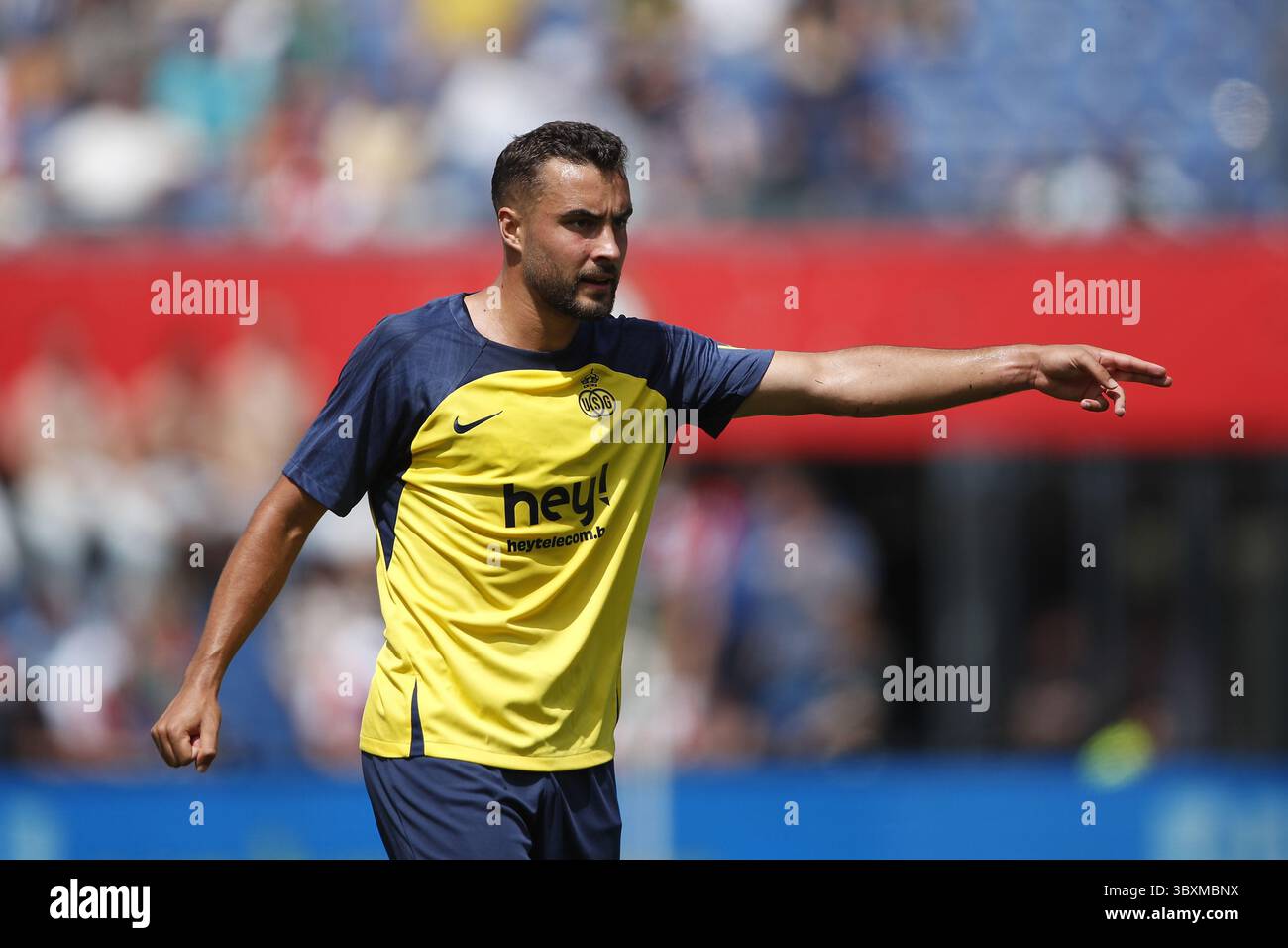 Why did Feyenoord sign Charles Vanhoutte? Why did Feyenoord sign Charles Vanhoutte?