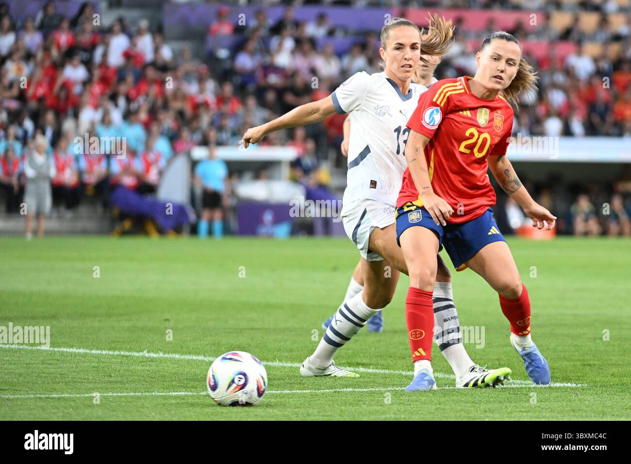 BERN, SWITZERLAND - JULY 18: Lia Walti of Switzerland l) against ...