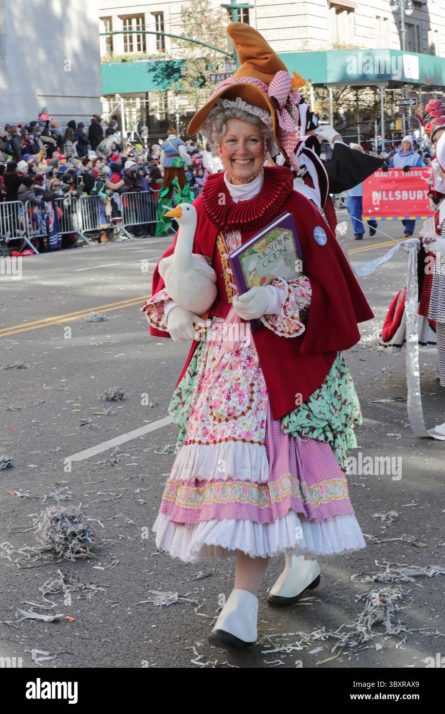 Retire mother goose hi-res stock photography and images