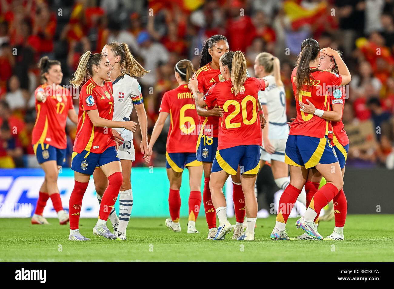 Spanien sieht mit 2:0 und freut sich ueber den Einzug ins Halbfinale