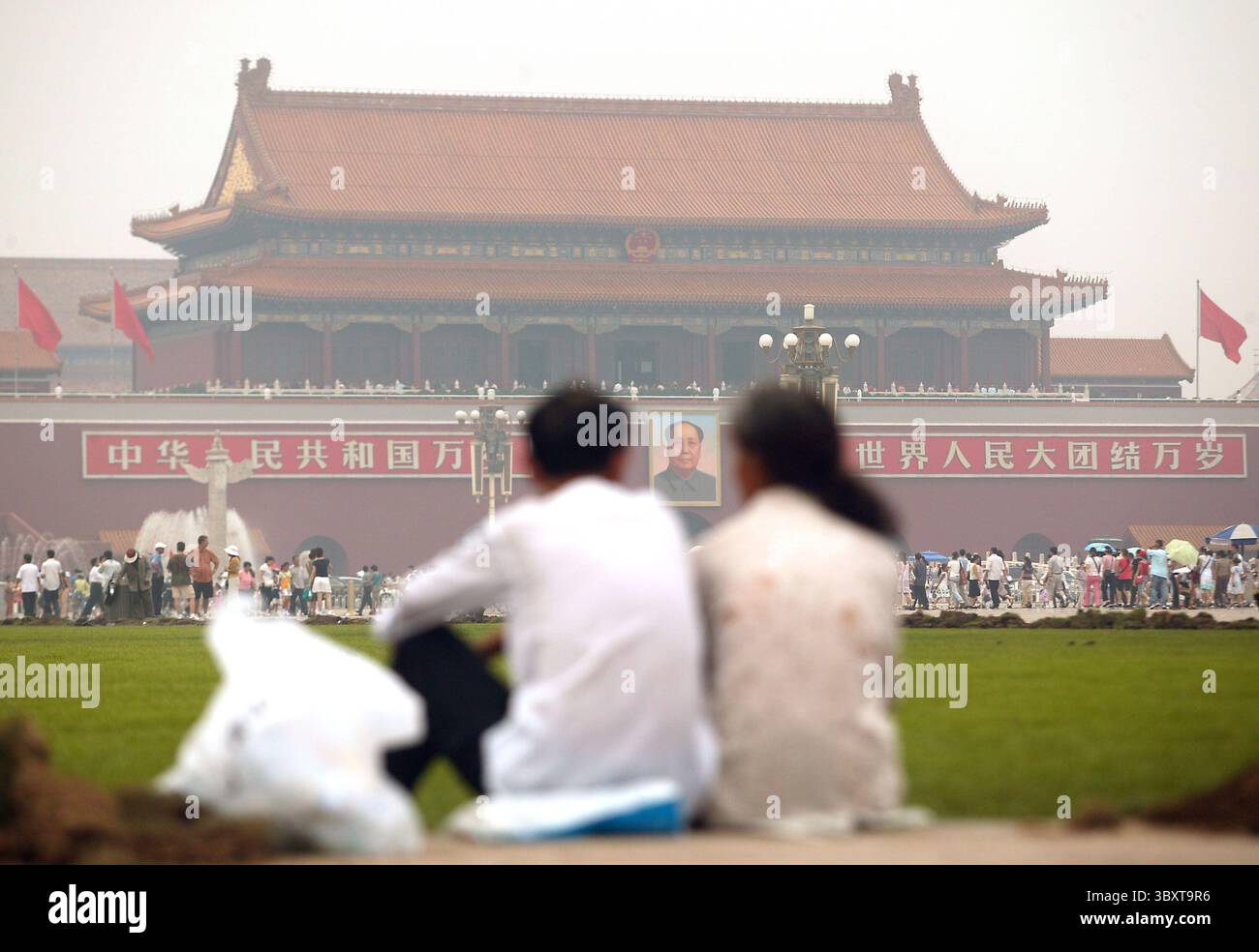 Men uni jinsini yechayotganda sikdim. Men uni jinsini yechayotganda sikdim.