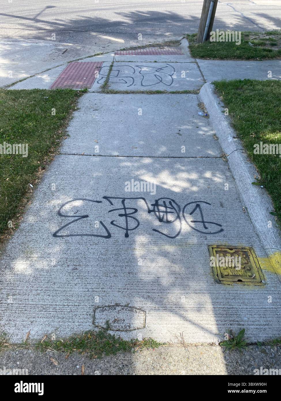 Detroit's 5PN (not aligned with the People Nation or 5X) a street alliance of multple crip cliques in the 48219 'Hyena Crips Got Control' = '83GC' - Smartphone Captured Stock Image