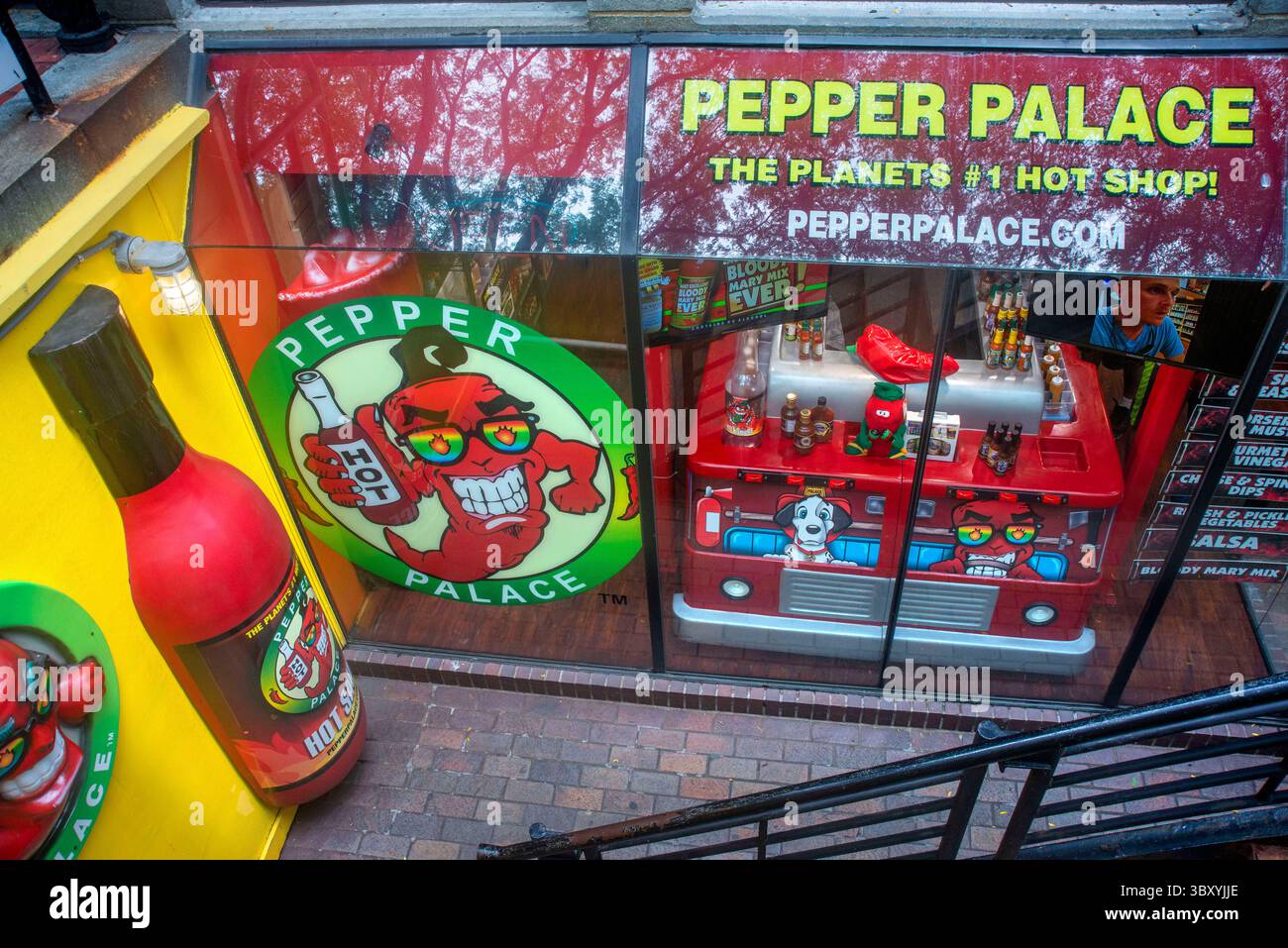 August 18, 2018, Boston, Massachusetts, USA: Pepper Palace hot sauce shop in South Market Annex to Quincy Market and Faneuil Hall in Freedom Trail Boston Massachusetts. Built in early 1800s as one of the largest market complexes in first half 19th century (Credit Image: © Sergi Reboredo/ZUMA Press Wire) Stock Photo