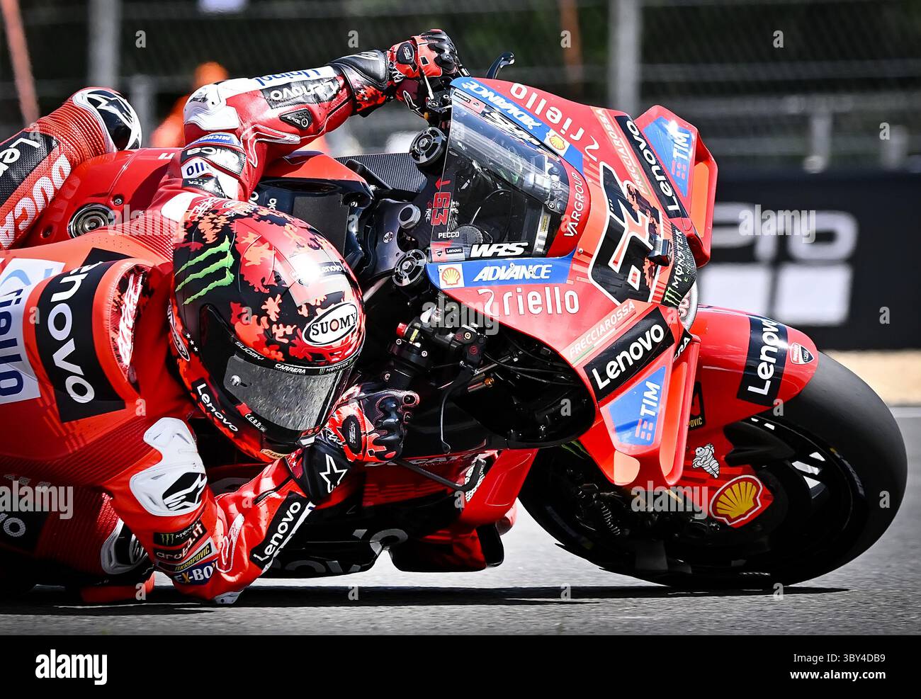 Comparison: Front Row Performance Comparison: Front Row Performance
