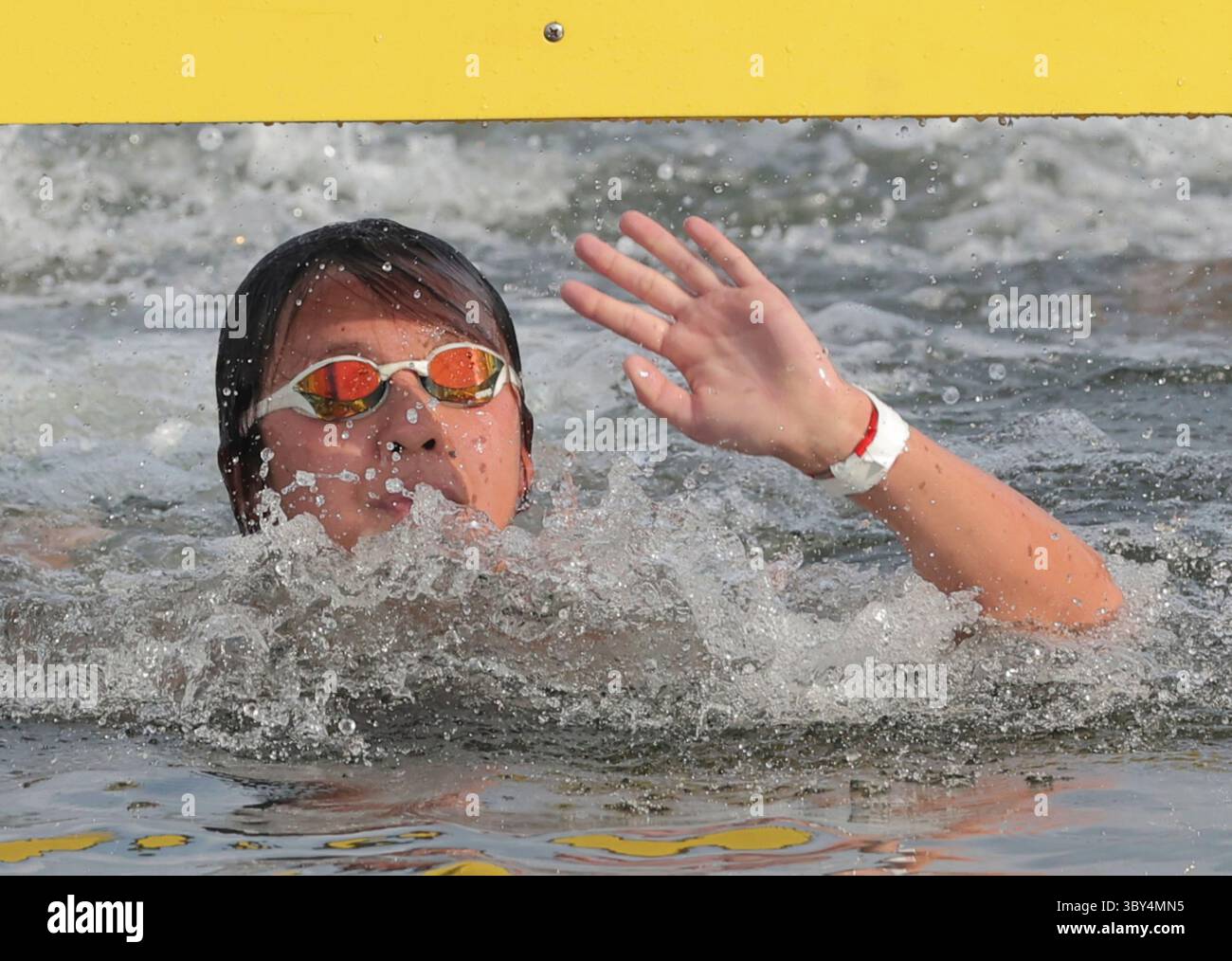 KAJIMOTO Ichika of Japan reacts after winning Women's 3km Knockout ...