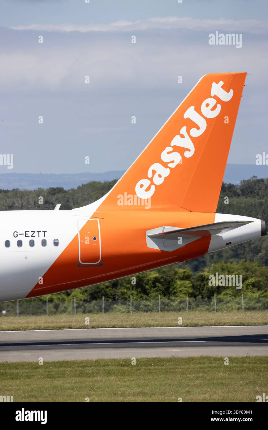 The tail of an Easyjet Airbus A320 Stock Photo - Alamy