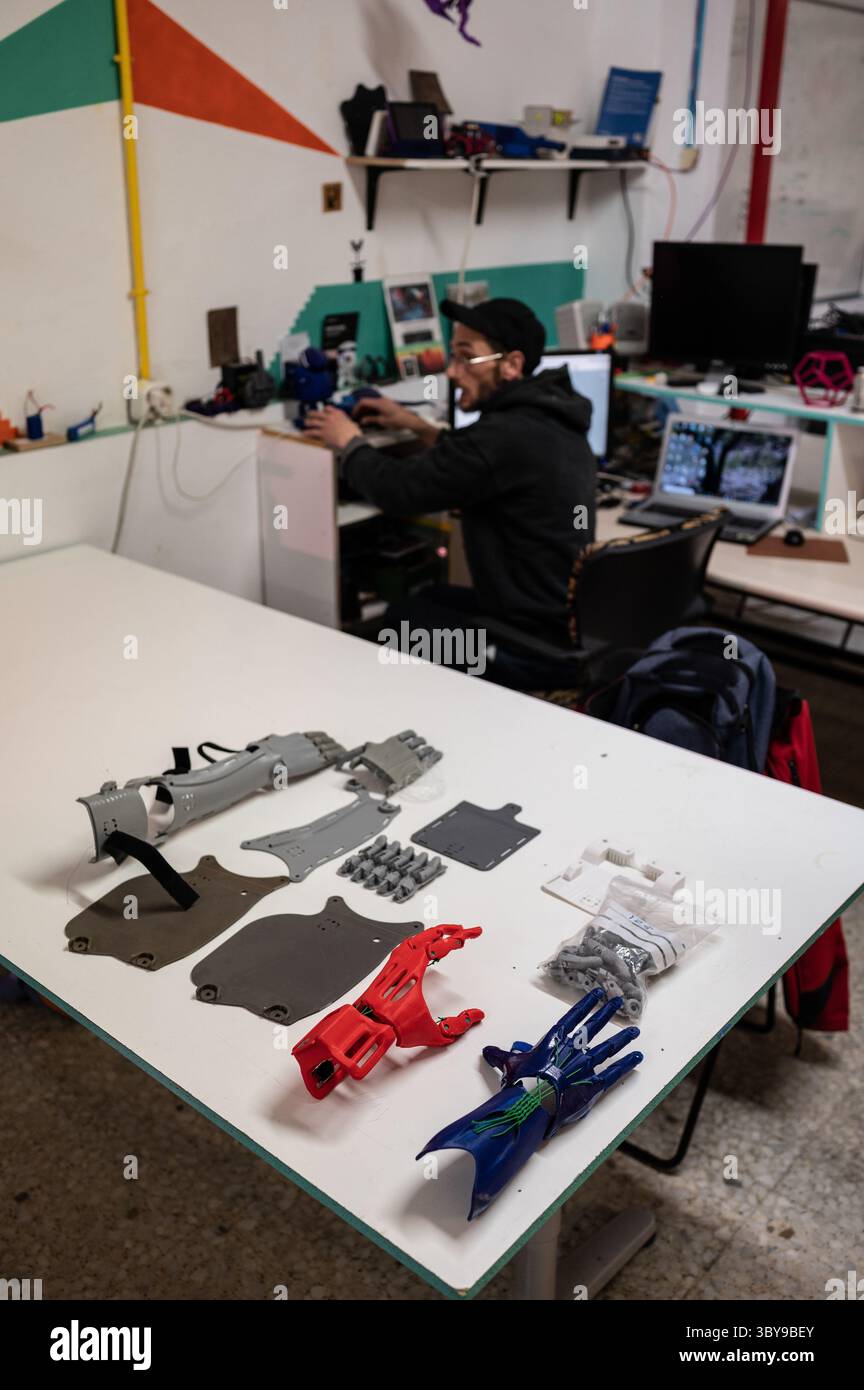 January 27, 2022, Zaragoza, Aragon, Spain Spain: 3D Printed plastic arm and hand prosthesis pieces at Zaragoza MakerSpace (Credit Image: © Nano Calvo/VW Pics via ZUMA Press Wire) Stock Photo