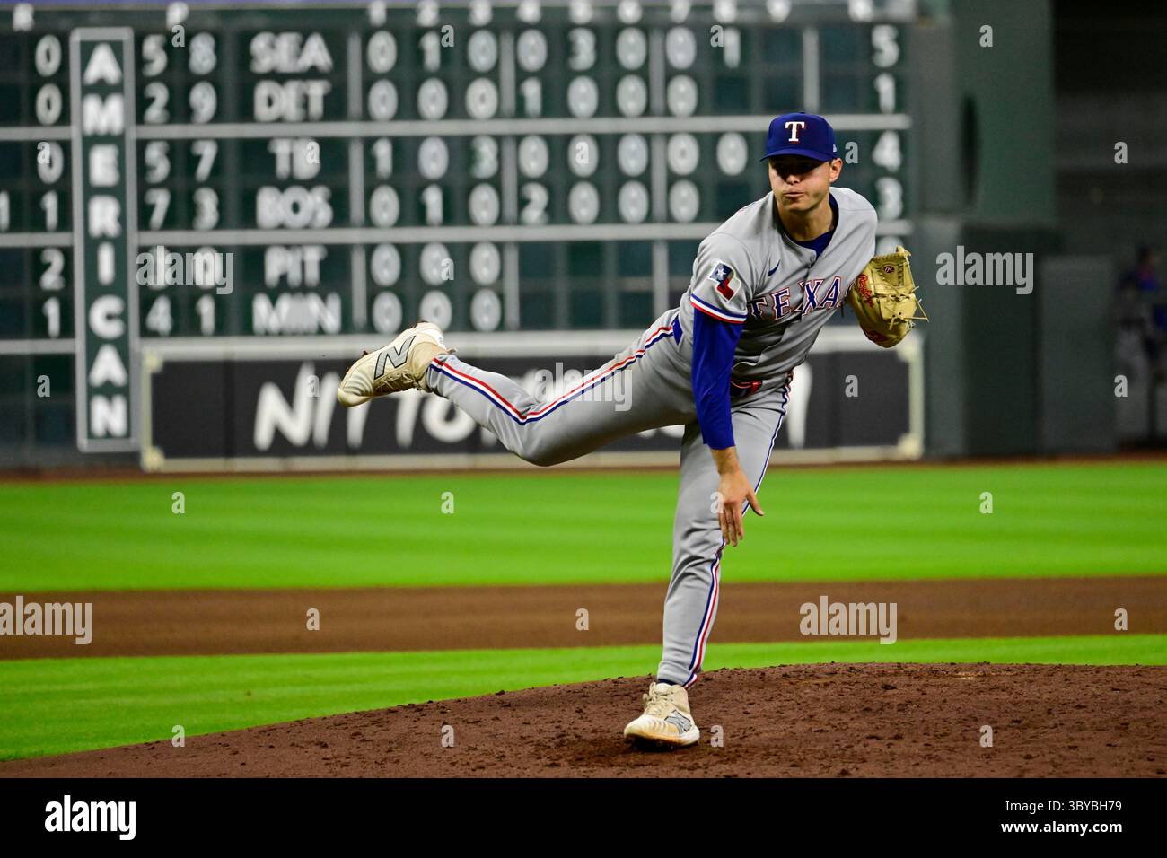 Texas Rangers pitcher Jack Leiter (35) pitches in the fifth inning ...
