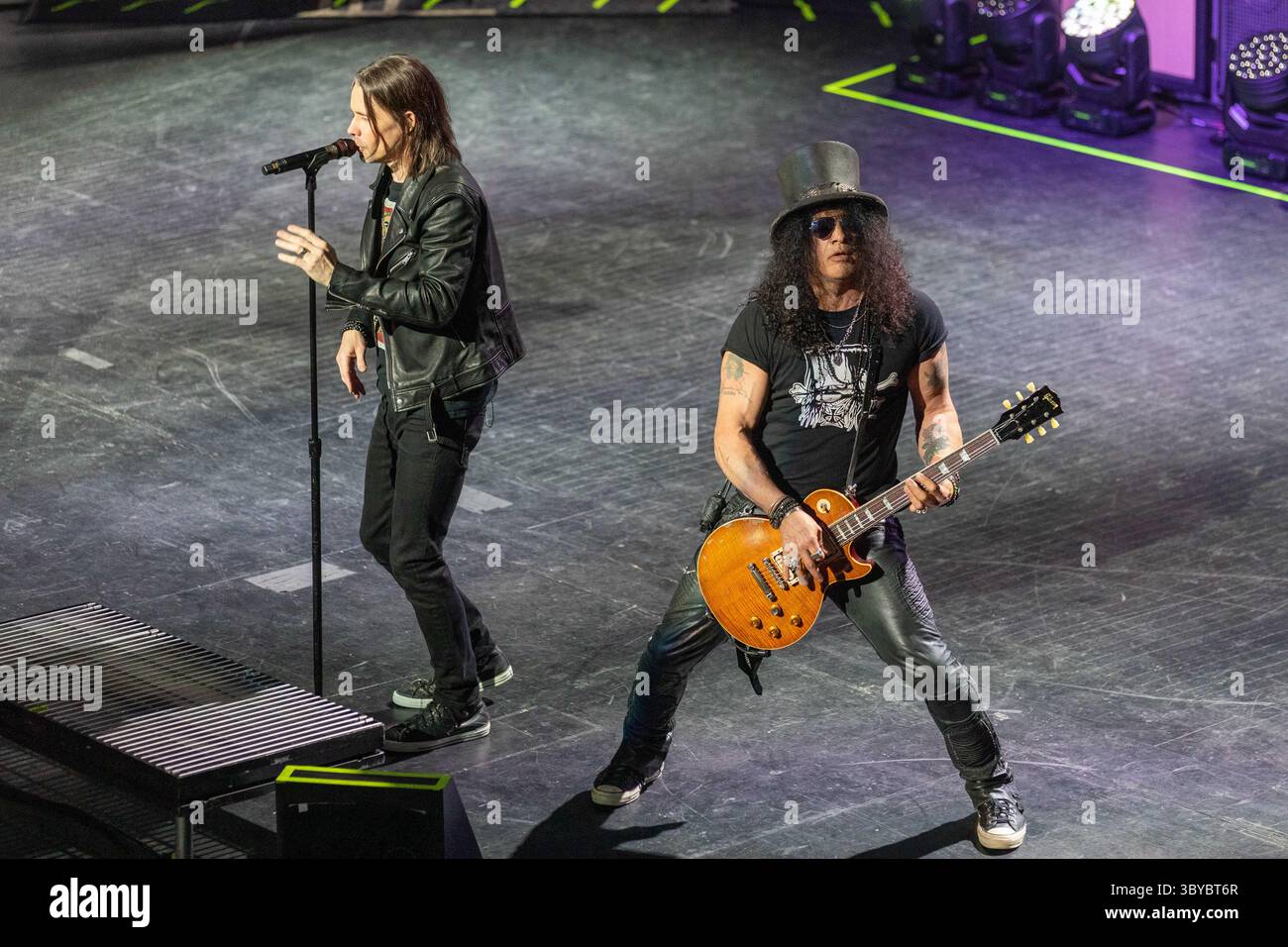 Slash featuring Myles Kennedy and Conspirators perform at Rock on