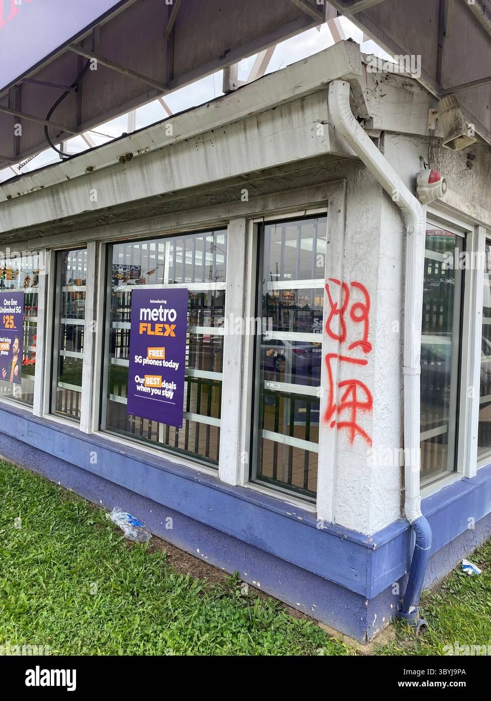 W7M ScoreGang graffiti. Crip set known for joyriding, street disputes, and strong-arm robberies in Detroit. - Smartphone Captured Stock Image