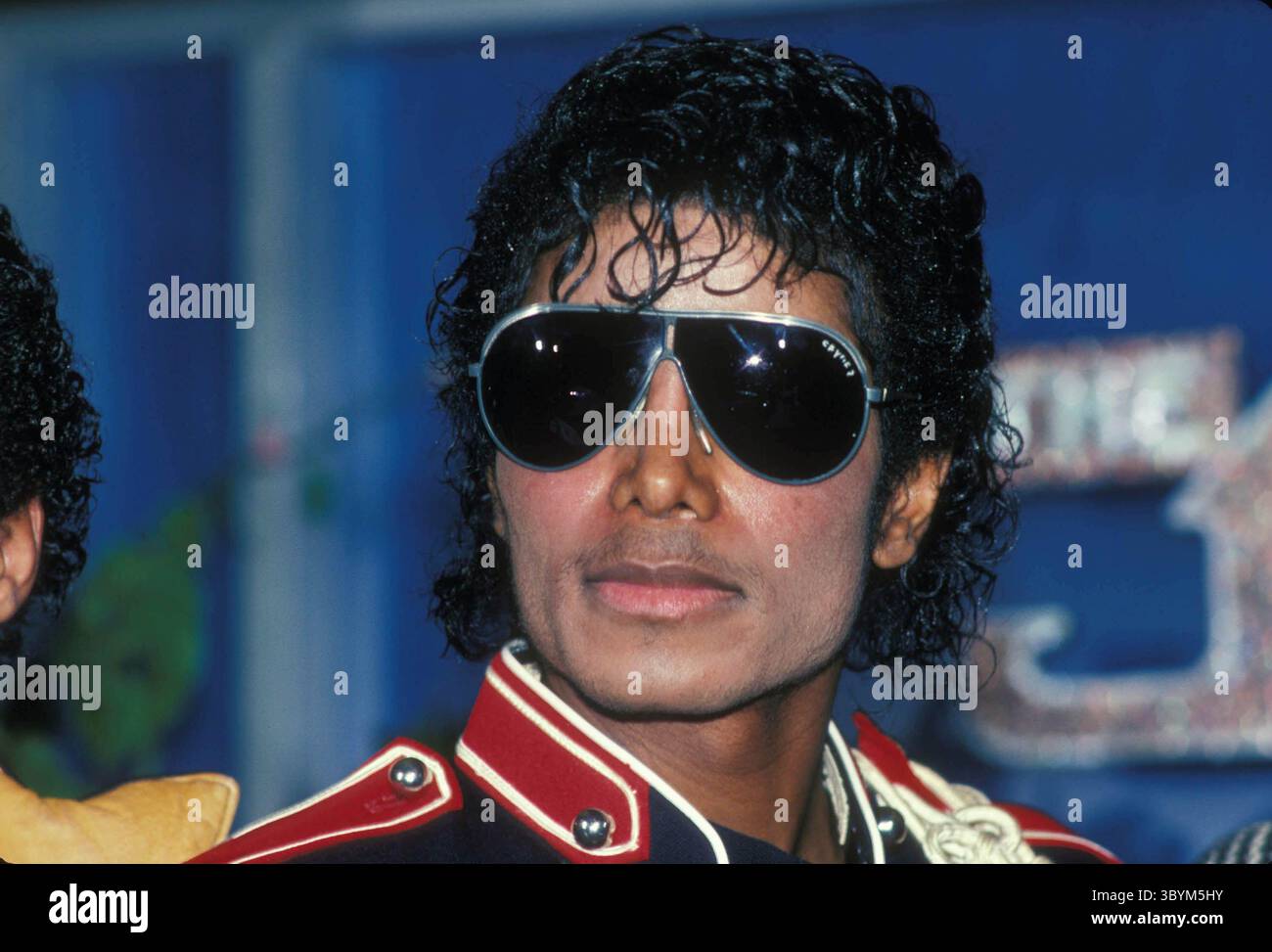 マイケルジャクソン 写真 83枚 貴重 File:Michael Jackson 1983 (HQ) (cropped).jpg - Wikimedia Commons