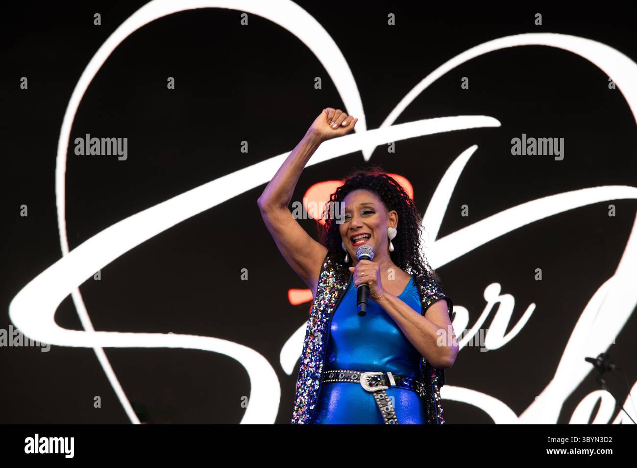 Englefield House, Berkshire, England. 19th July 2025. The Sister Sledge ...