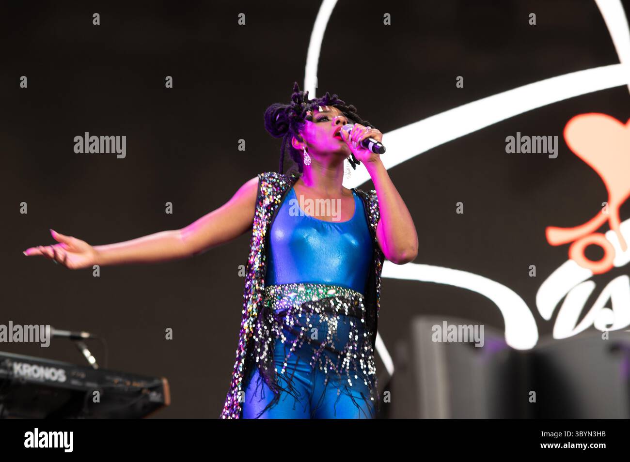 Englefield House, Berkshire, England. 19th July 2025. The Sister Sledge ...