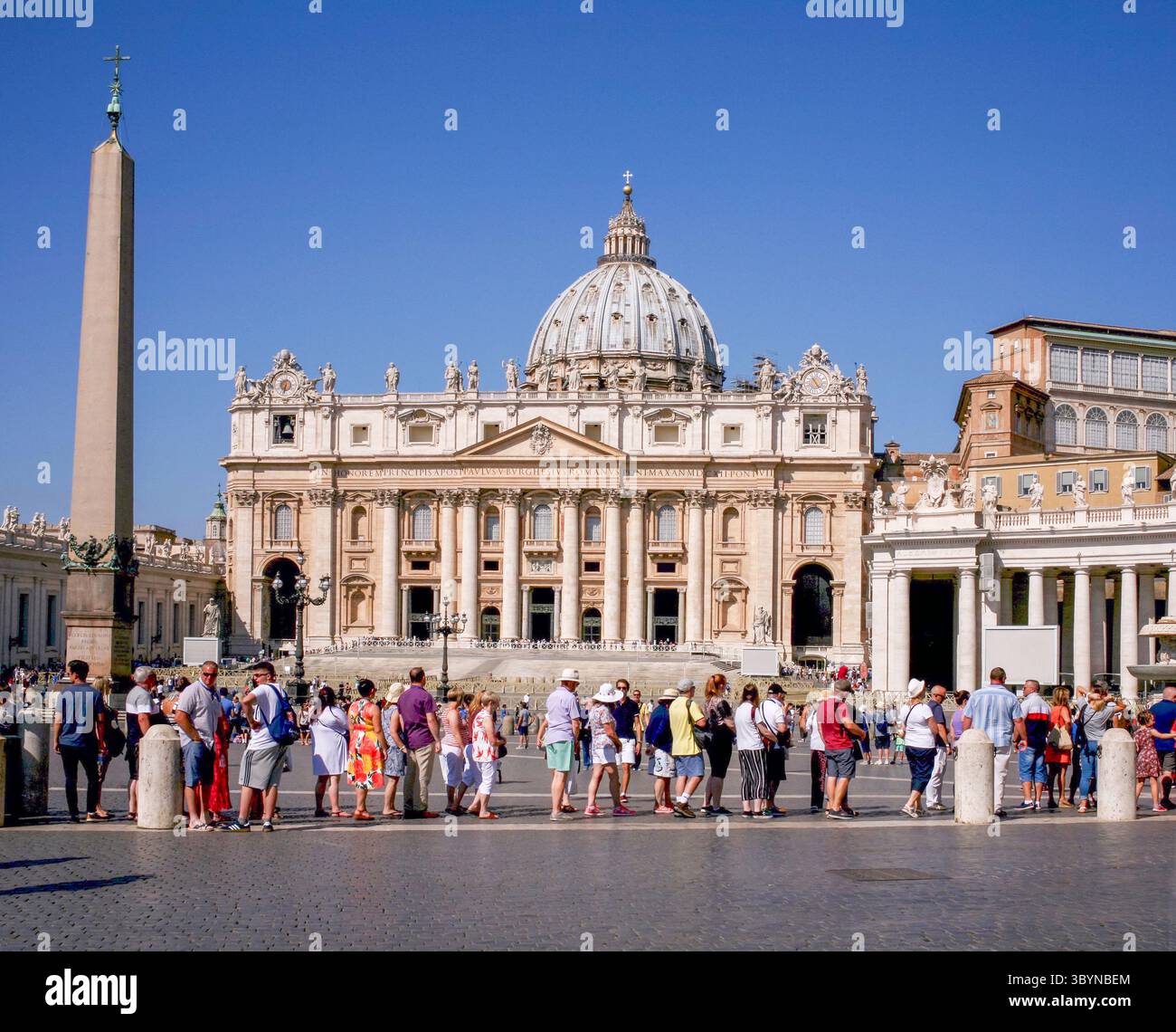 Main facade of st peters basilica hi-res stock photography and images ...