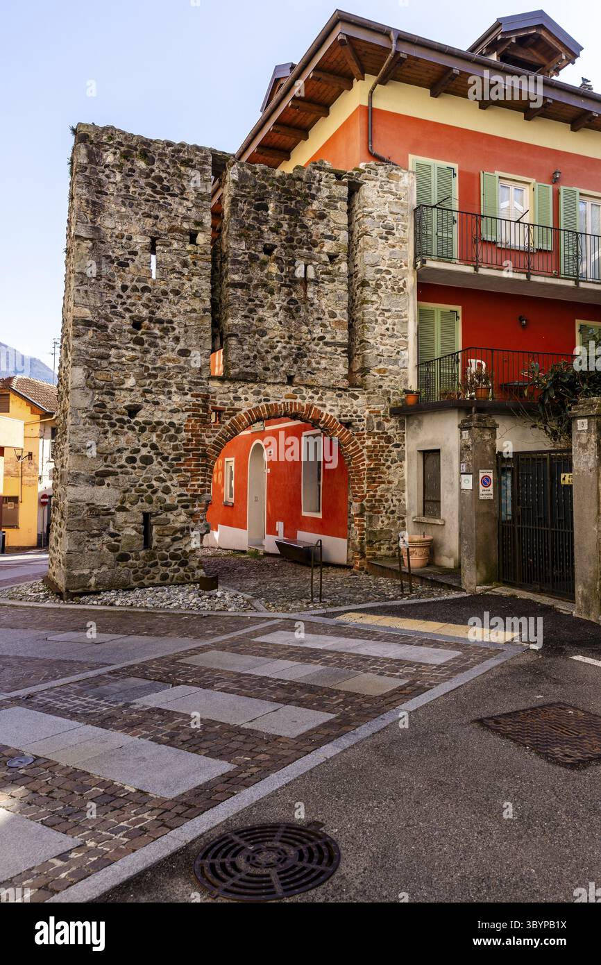 File:Lesa Villa Stampa.jpg - Wikimedia Commons, image size:866x1390