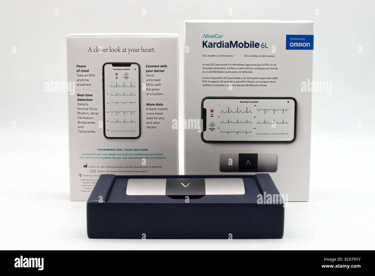 A portable ecg device, the alivecor kardiamobile 6L by Omron, provides real-time heart data and connectivity for pers Stock Photo