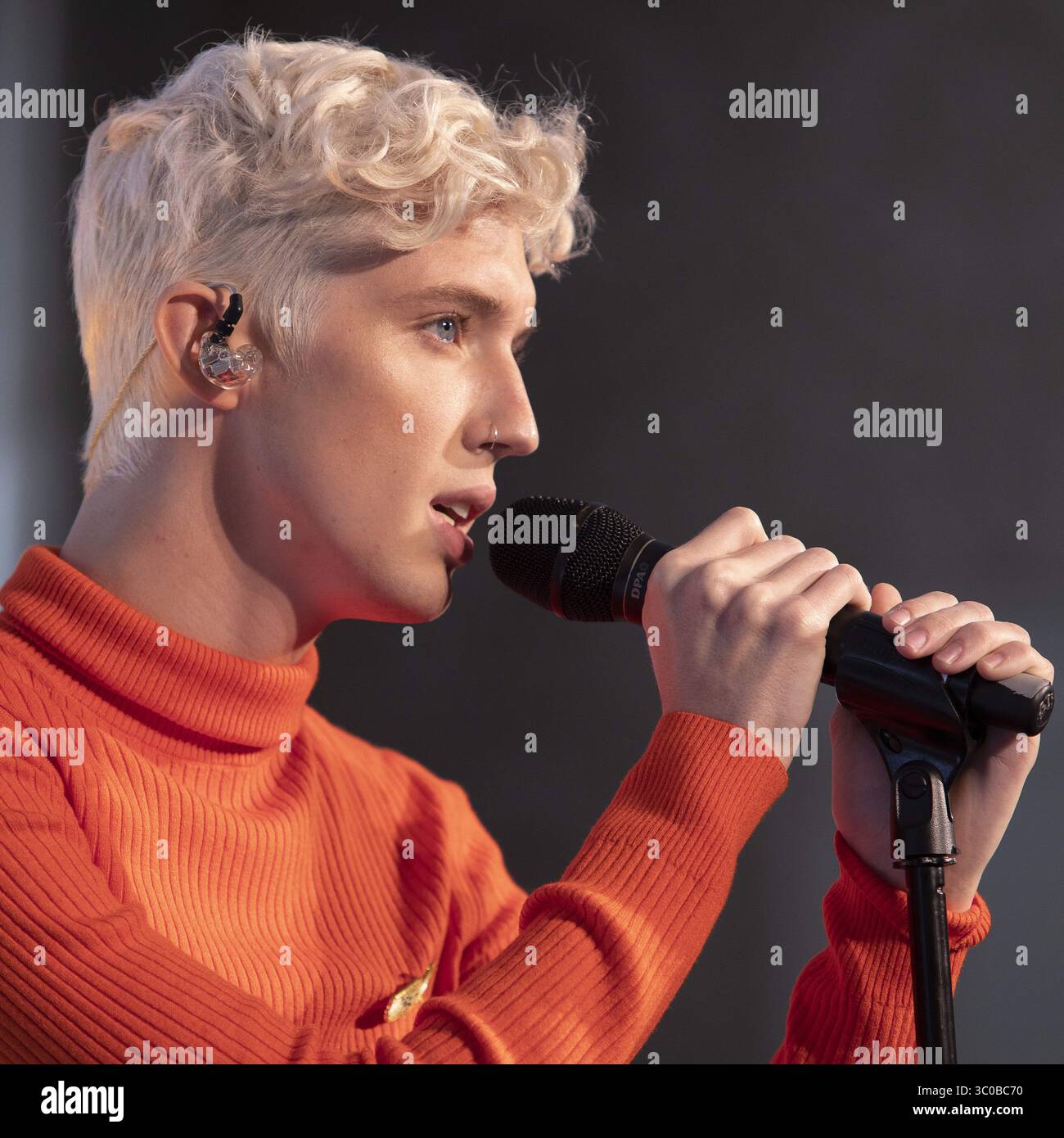 october-29-2018-hollywood-california-u-s-troye-sivan-australian