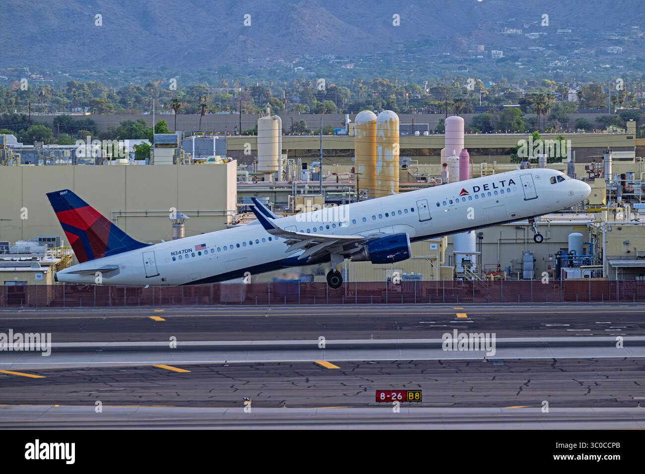 Delta airbus a321 hi-res stock photography and images - Alamy