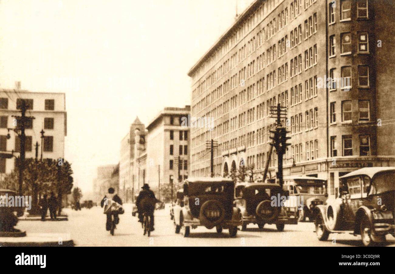 リピーター☘️霜月きょうか様30:30 New York, United States. 01st Nov, 2024. Workers put the